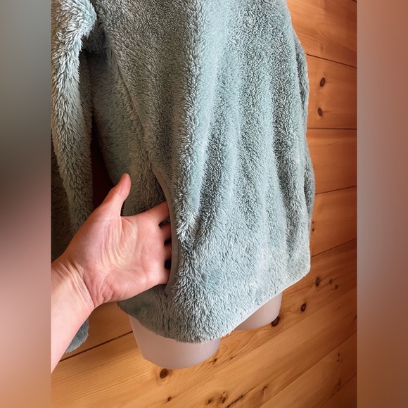 Eddie Bauer light blue teddy bear pullover like new - Picture 3 of 5